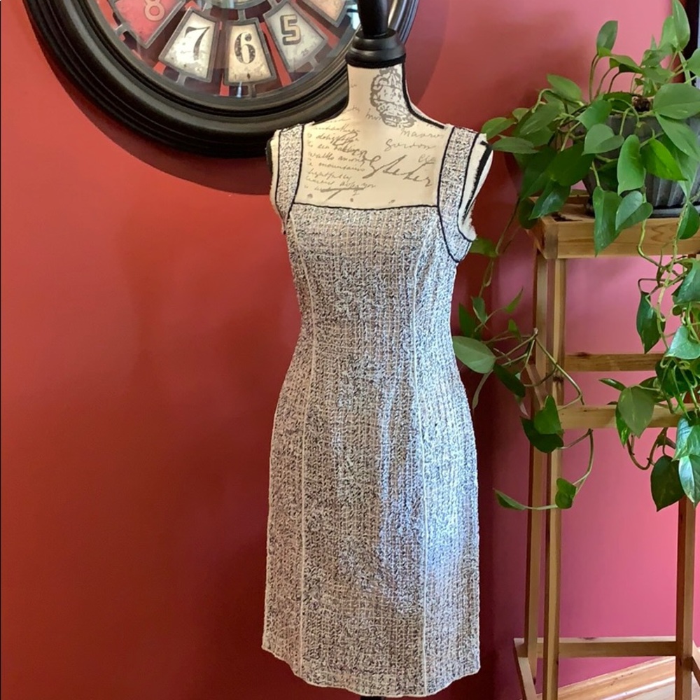 WORTH STYLISH CORD DRESS! Gorgeous in a size 6.